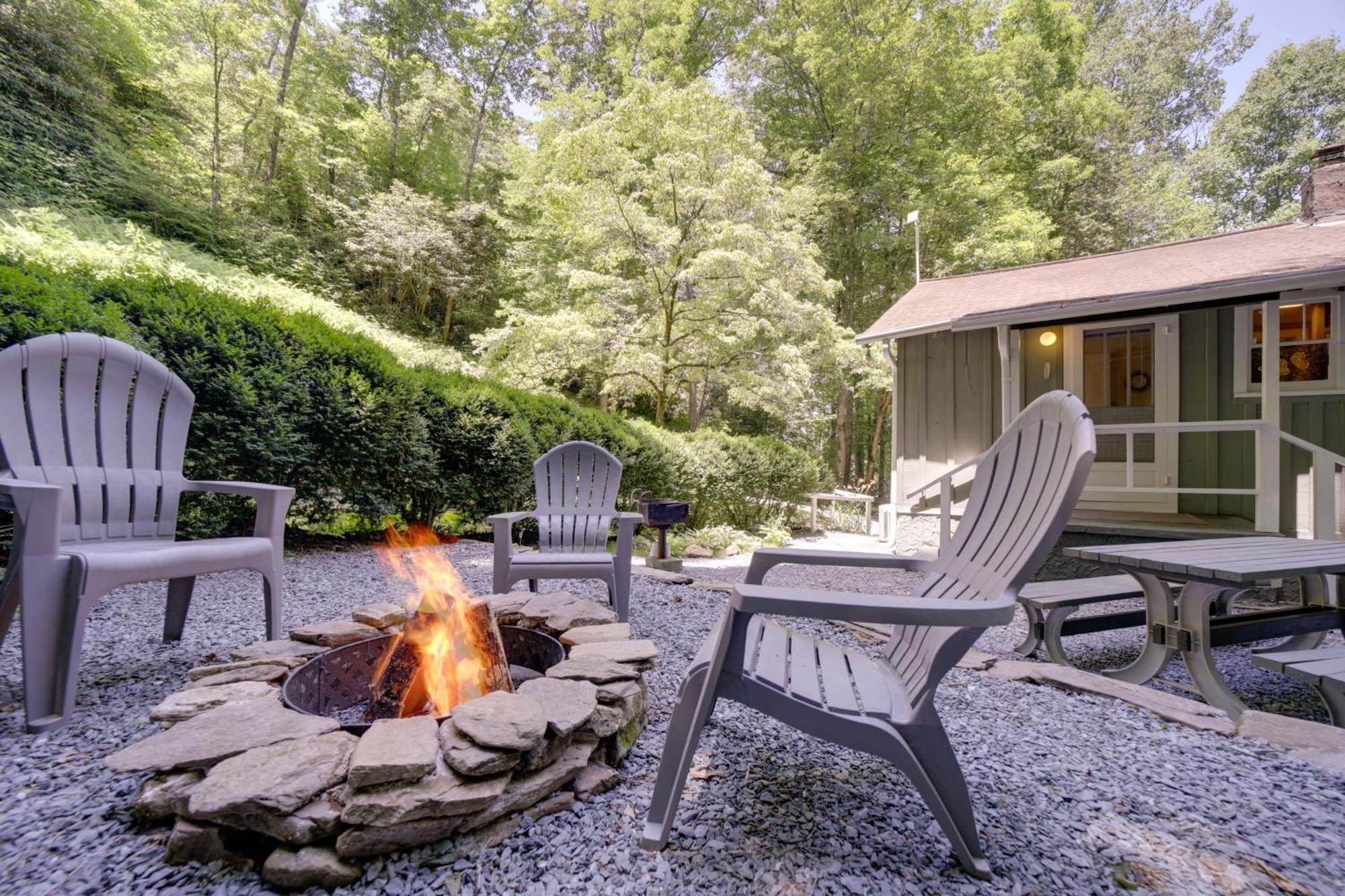 Bryson City Home With Private Fire Pit And Creek! Bagian luar foto